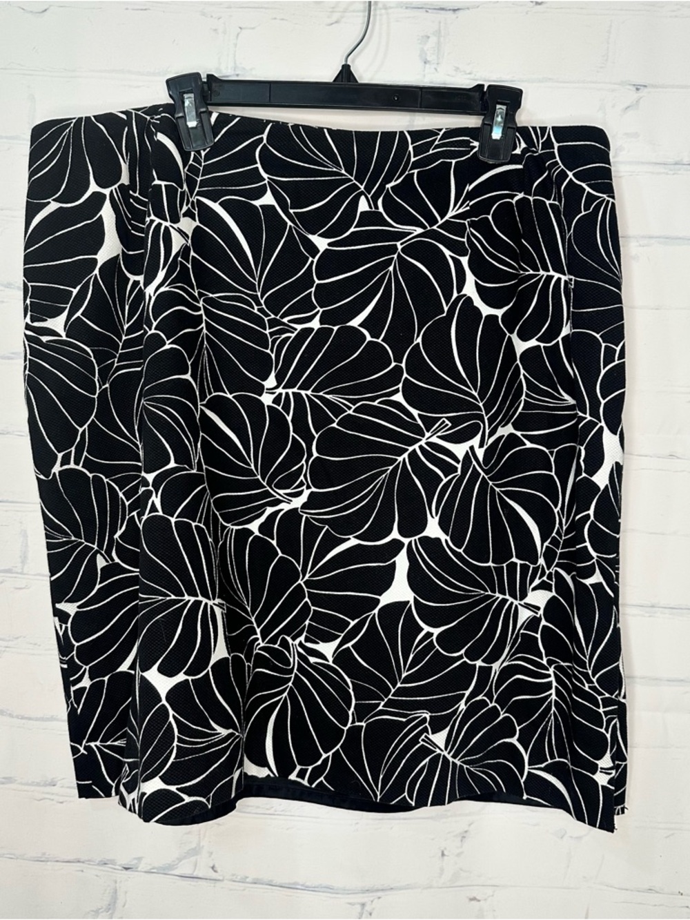 Women’s Talbots Size 22W Petite Stretch Black &‎ White Skirt